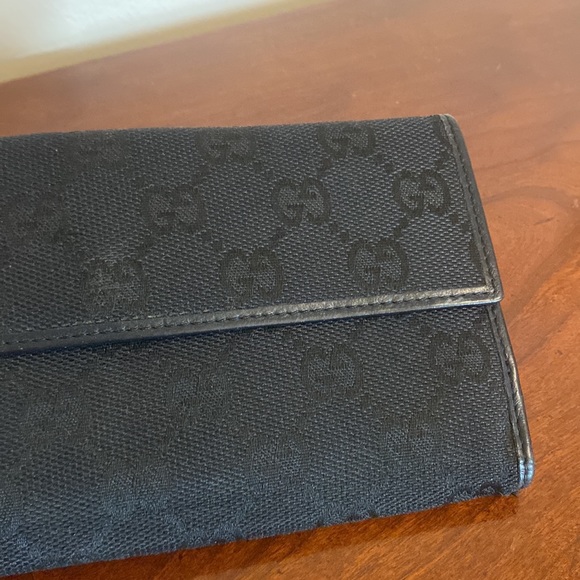 Black Gucci wallet! Gorgeous!! Excellent used condition. - Picture 11 of 12